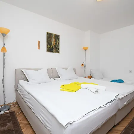 Popovic Plaza * Kladovo